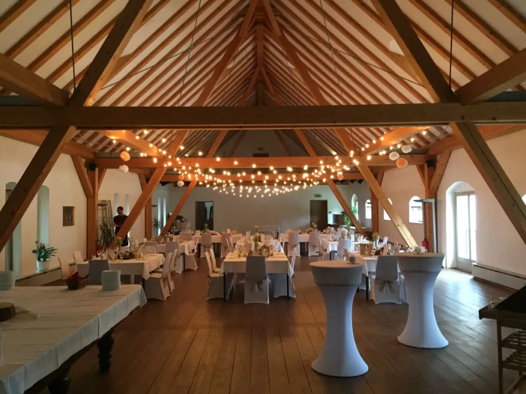 Tenne im Rittergut Limbach für eine Hochzeit geschmückt